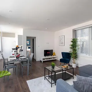 Homely - Liverpool Street דירה