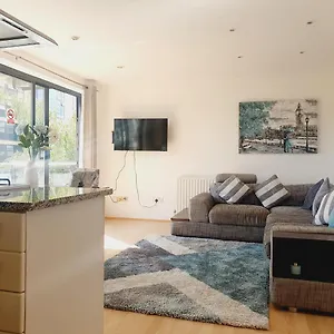  Apartment Luxury Canary Wharf With Free Parking