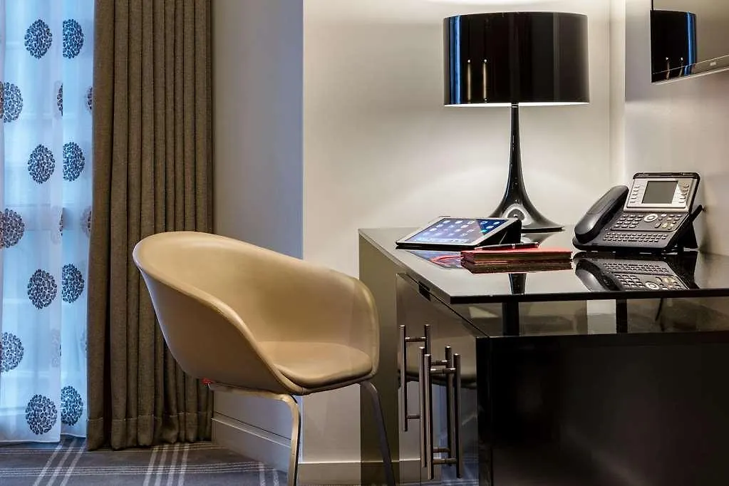 Radisson Blu Hotel, London Canary Wharf East 4*,
